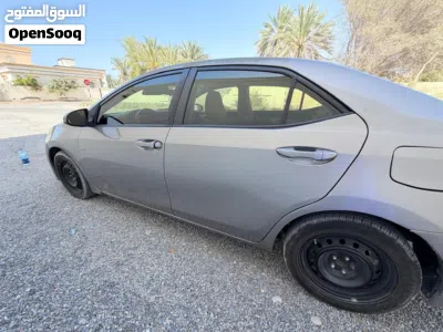 Toyota Corolla LE 2