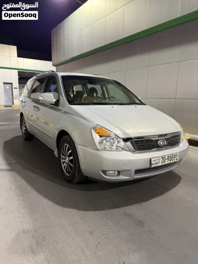 Kia Carnival EX 4