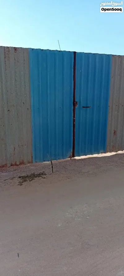 سياج به بناء مسقوف غير مكتمل 3
