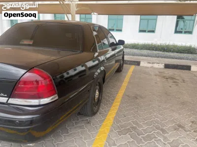 Ford Crown Victoria Standard 4