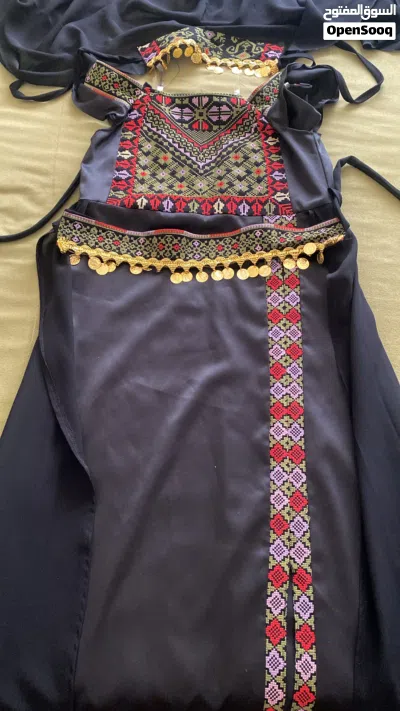 أثواب عدد 2 و في واحد أطفال الأخضر ميديوم الآسود سمول و في أطفال نفس الأخضر كلهم ب 20 الأحد ب 10 3