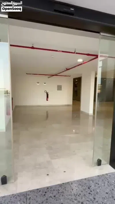 محل تجاري للايجار مسقط هيلز مول بافليون 4