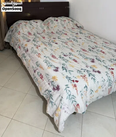 غرفة نوم مع مرتبة بحالة جيدة Bed room with matress in good condition 2