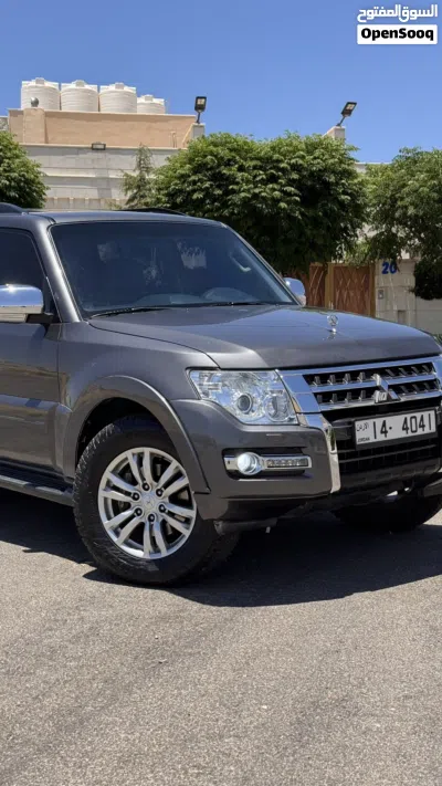 Mitsubishi Pajero GLS 2