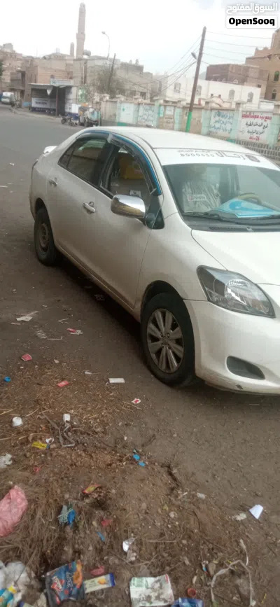 Toyota Yaris E 4
