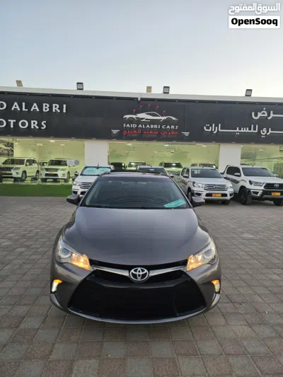 Toyota Camry SE 2