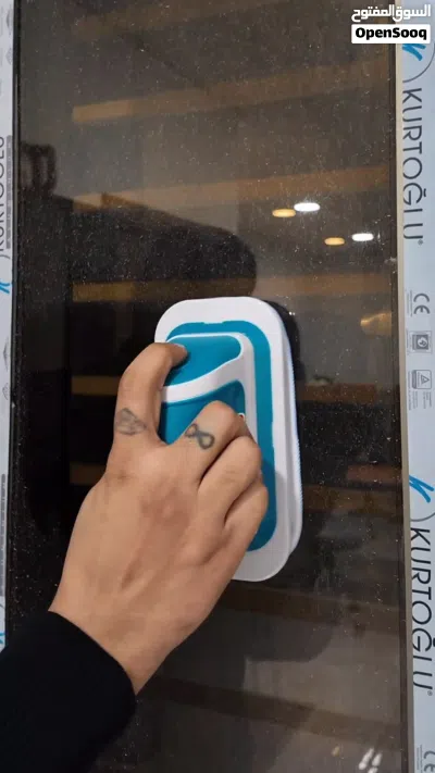 منظفة زجاج وارضيات شحن 2