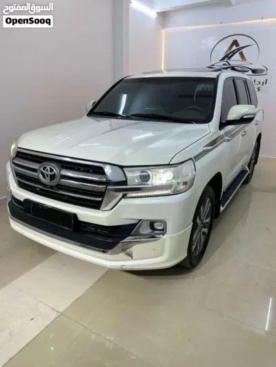 Toyota Land Cruiser VXR 2
