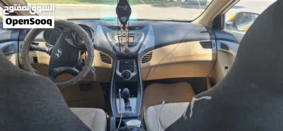 Hyundai Elantra Standard 2