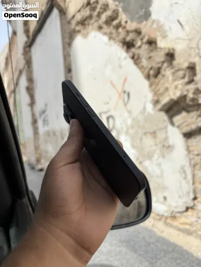 iPhone 15 • 128GB 3