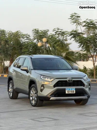 Toyota RAV 4 XLE 3