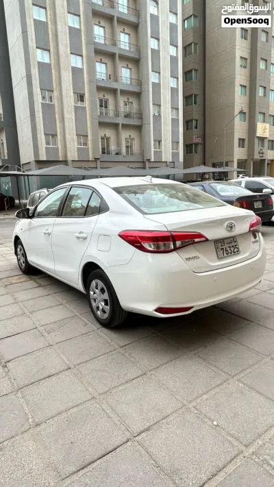 Toyota Yaris Basic 2