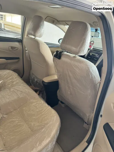 Toyota Yaris SE 2
