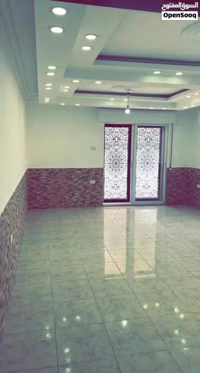 شقه شبه منفصله بمنطقه الحاج حسن بموقع مميز وبحاله ممتازه 2