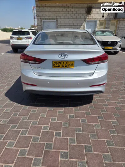 Hyundai Elantra Standard 4