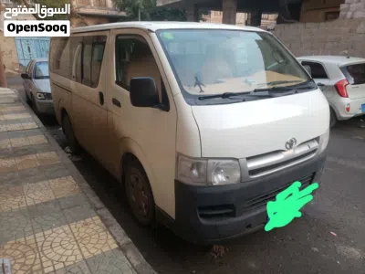 Toyota Hiace Cargo 2