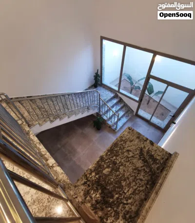 فيلا سكنية رائعه دورين خليجي وشقة مفصوله في طريق الشوك مساحتها 307م والمسقوف 700م والحي سكني رائع 4