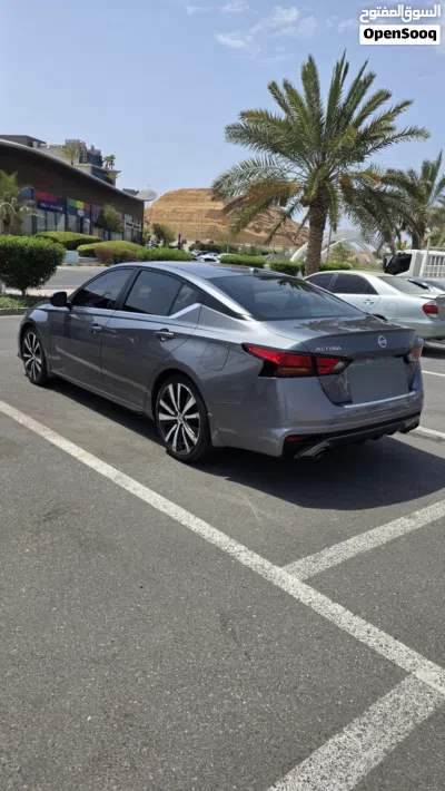 Nissan Altima SR 4