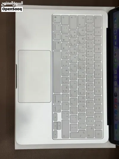 MACBOOK NEO 8/256 13''BOX USED 4