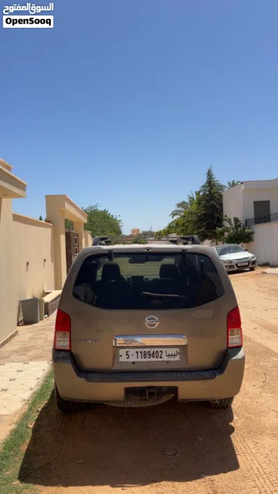 Nissan Pathfinder XE 4