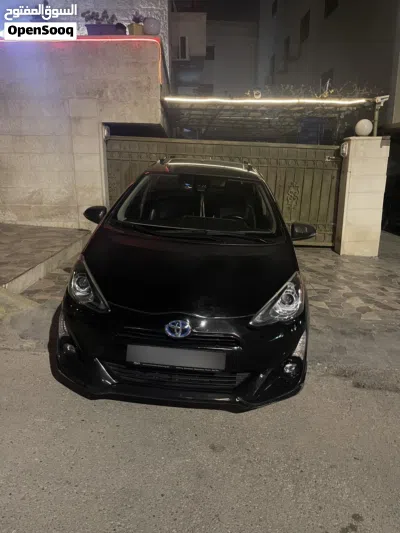 Toyota Prius Prius C 4