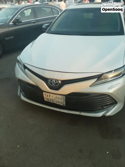 Toyota Camry GLE 2
