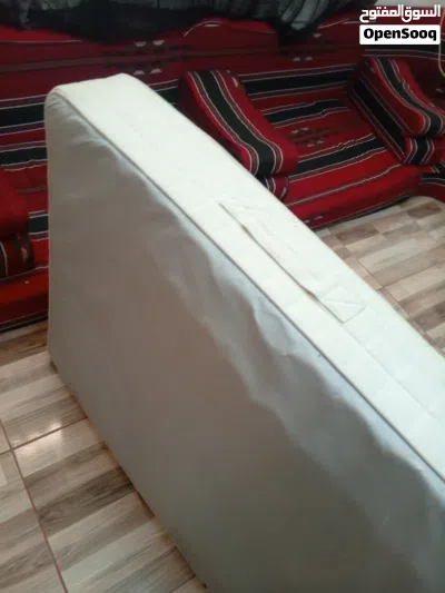 فرشة سرير من ايكيا للبيع الطول 2متر العرض 90سم استخدام بسيط شبة جديدة 2