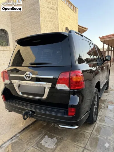 Toyota Land Cruiser GXR 2