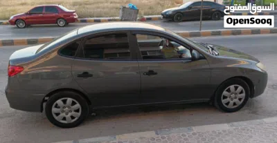 Hyundai Elantra Standard 4