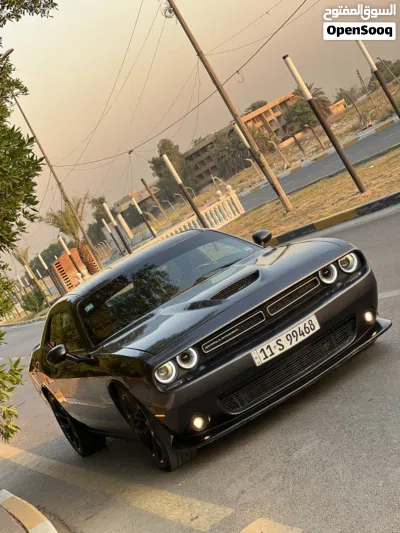 Dodge Challenger SXT 4