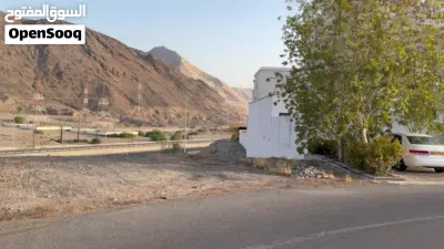 للبيع أرض سكنية في الخوير جنب كلية العلوم الشرعية ومطلة على شارع مسقط السريع 4