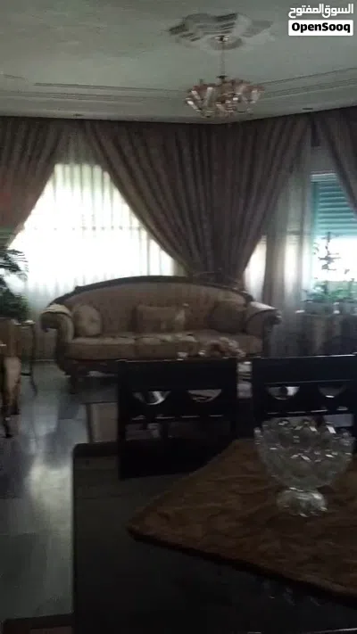 منزل مستقل في ارقى مناطق صويلح / طابقين 4