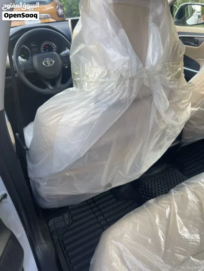 Toyota RAV 4 LE 3