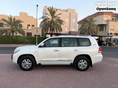 Toyota Land Cruiser GXR 2