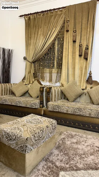 اثاث كنب مجلس نظيف مع حمامات ثلاث ستاير 3