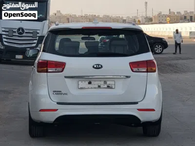 كيا كرنفال Standard 4