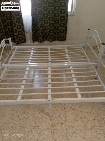 سرير عدد2 بحالة جيدة 3