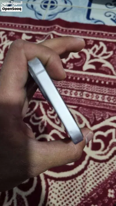 آيفون 13 ذهبي وردي بسعة 128 جيجابايت بطارية الاصلية 71 ووتر بروف الجهاز لسا مش مبدل فيه اشي 3