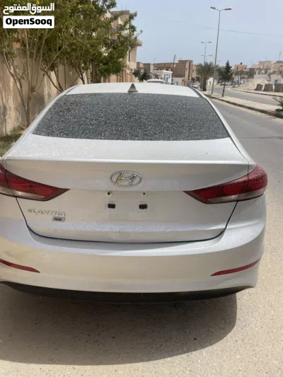 Hyundai Elantra SE 3