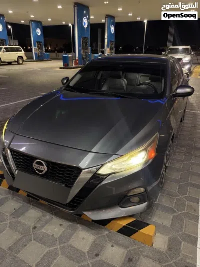 Nissan Altima SV 2