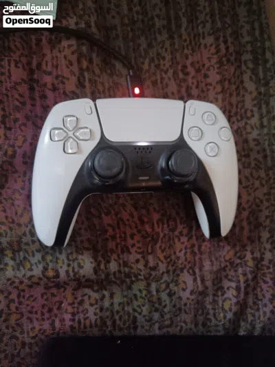 Ps5 digital بحالة ممتازة 3