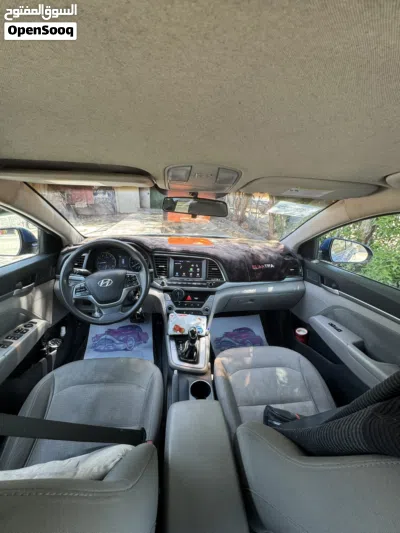 Hyundai Elantra Limited 3