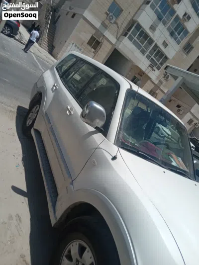 Mitsubishi Pajero GLS 2