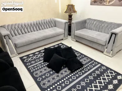 طقم كنب أنيق يعطي فخامة ولمسة راقية للصالون، مطرز تط 2