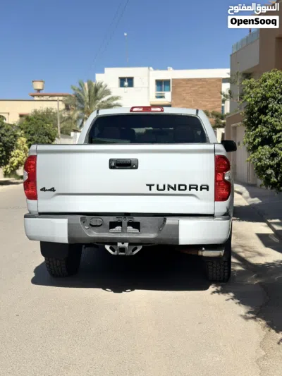 Toyota Tundra SR5 4