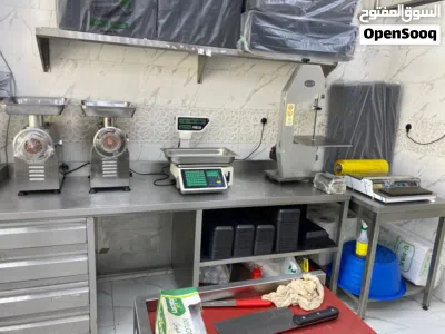 للبيع ملحمة مع الرخصة والمعدات في عجمان النعيمية 2 شارع الملك Butcher shop for sale with license an 4