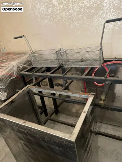 جريل بلاطة عدد 2 و طاولة تطحين ستانلس غذائي و مجلى ستانلس غذائي وغاز ستاتد 3 عيون وهودات 3م 3