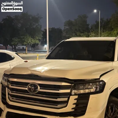 بونيت استيشن صبغ وكاله اللون ابيض( فيها ضربه قدام ) 2022+ bonet ( hood ) for land Cruiser 2022+ 3