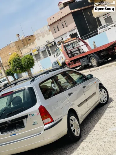 فورد فوكس Standard 4