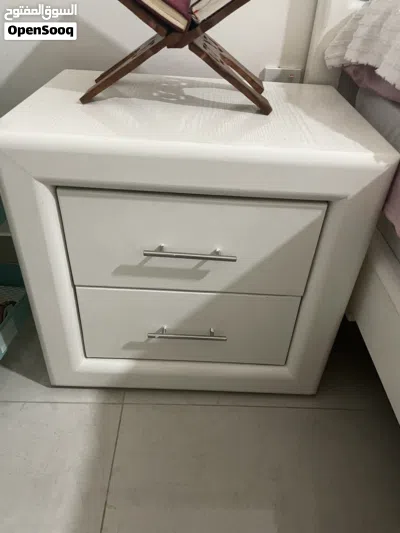 سرير و 2 كومدينا صغير واحد كومدينا كبير 3
